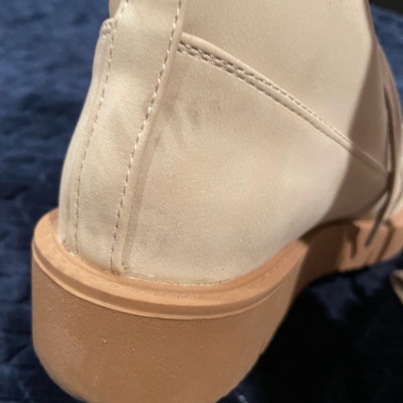 Boots - Picture 3 of 5